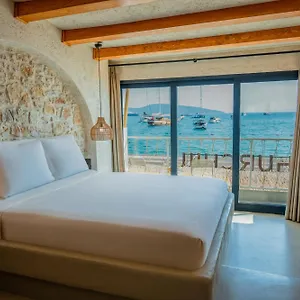https://townhouse.aegeanhotels.net